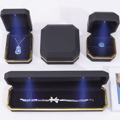 OEM ODM উচ্চ শেষ হস্তনির্মিত কালো অষ্টভুজ LED আলো জুয়েলারী বাক্স মখমল সন্নিবেশ সহ