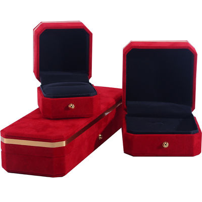 OEM ODM হস্তনির্মিত জুয়েলারি বক্স কাস্টম লোগো সহ লাল মখমলের জুয়েলারি বক্স সোনালী প্রান্ত সহ