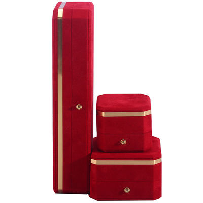 OEM ODM হস্তনির্মিত জুয়েলারি বক্স কাস্টম লোগো সহ লাল মখমলের জুয়েলারি বক্স সোনালী প্রান্ত সহ