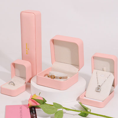 কাস্টমাইজযোগ্য লোগো জুয়েলারী বক্স উচ্চ শেষ হস্তনির্মিত গোলাপী চামড়ার জুয়েলারী বক্স প্যাকেজিং